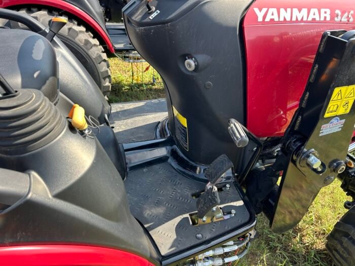 YANMAR TRACTOR SA325BI-L SA325 HST IND TIRES LDR - Image 3